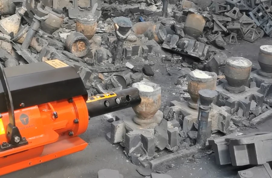 Versatile riser impact hammer for multi-industry foundry casting processing Versatile riser impact hammer for multi-industry foundry casting processing
